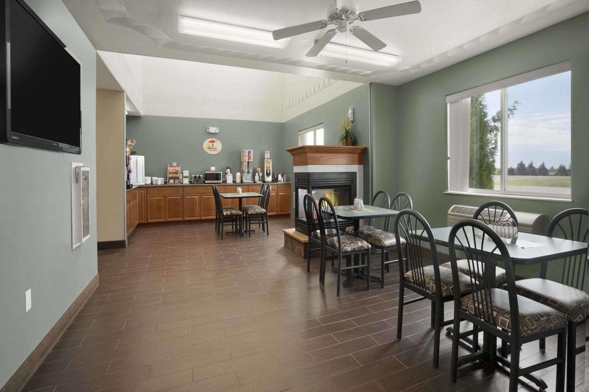 Four Seasons Inn Bottineau Extérieur photo