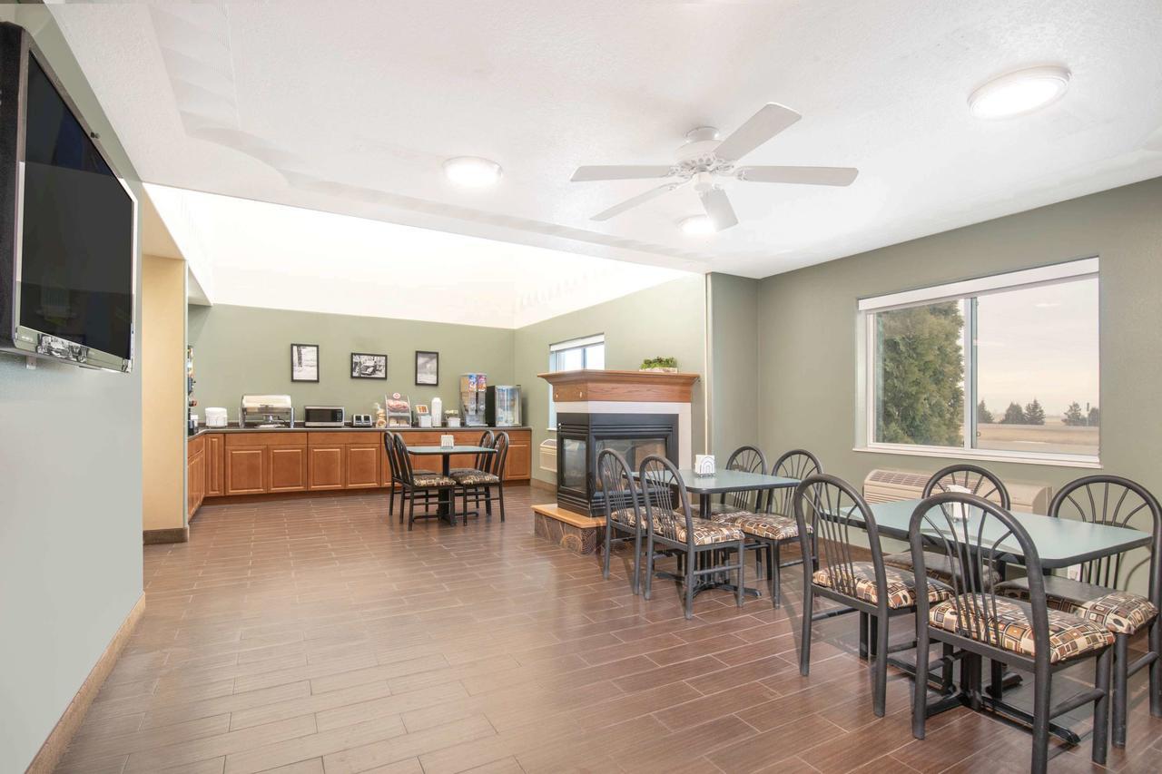 Four Seasons Inn Bottineau Extérieur photo