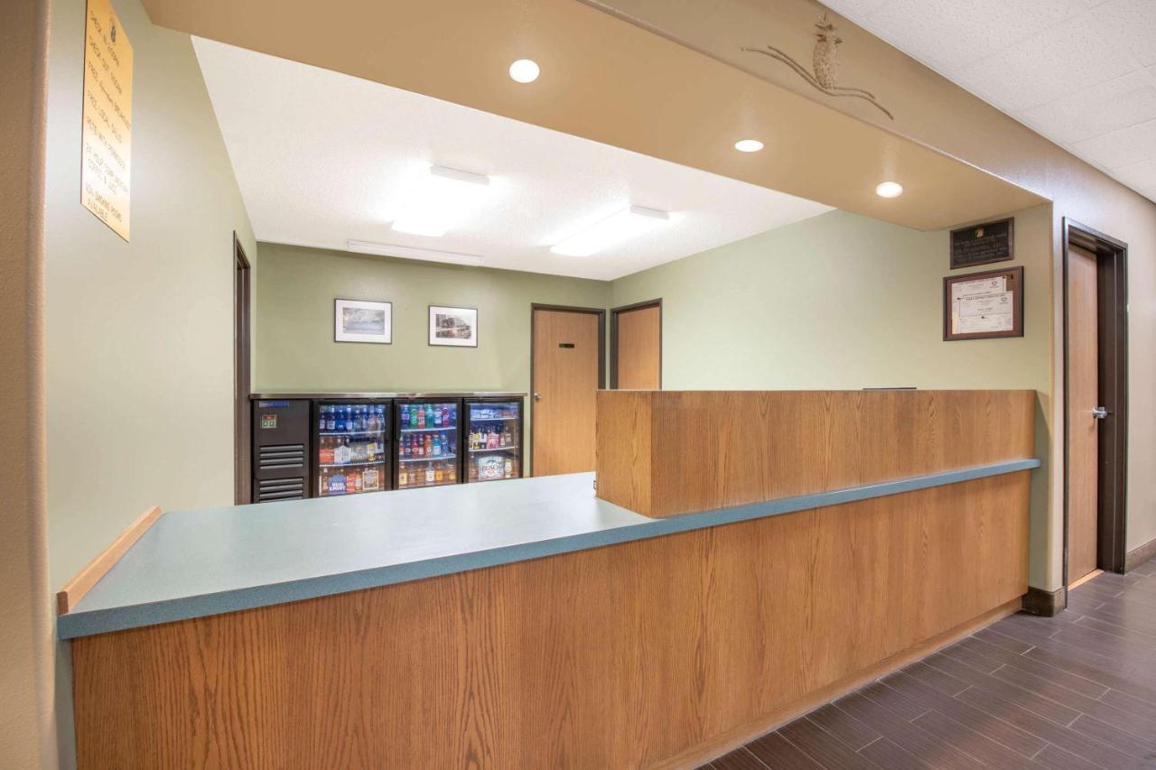 Four Seasons Inn Bottineau Extérieur photo