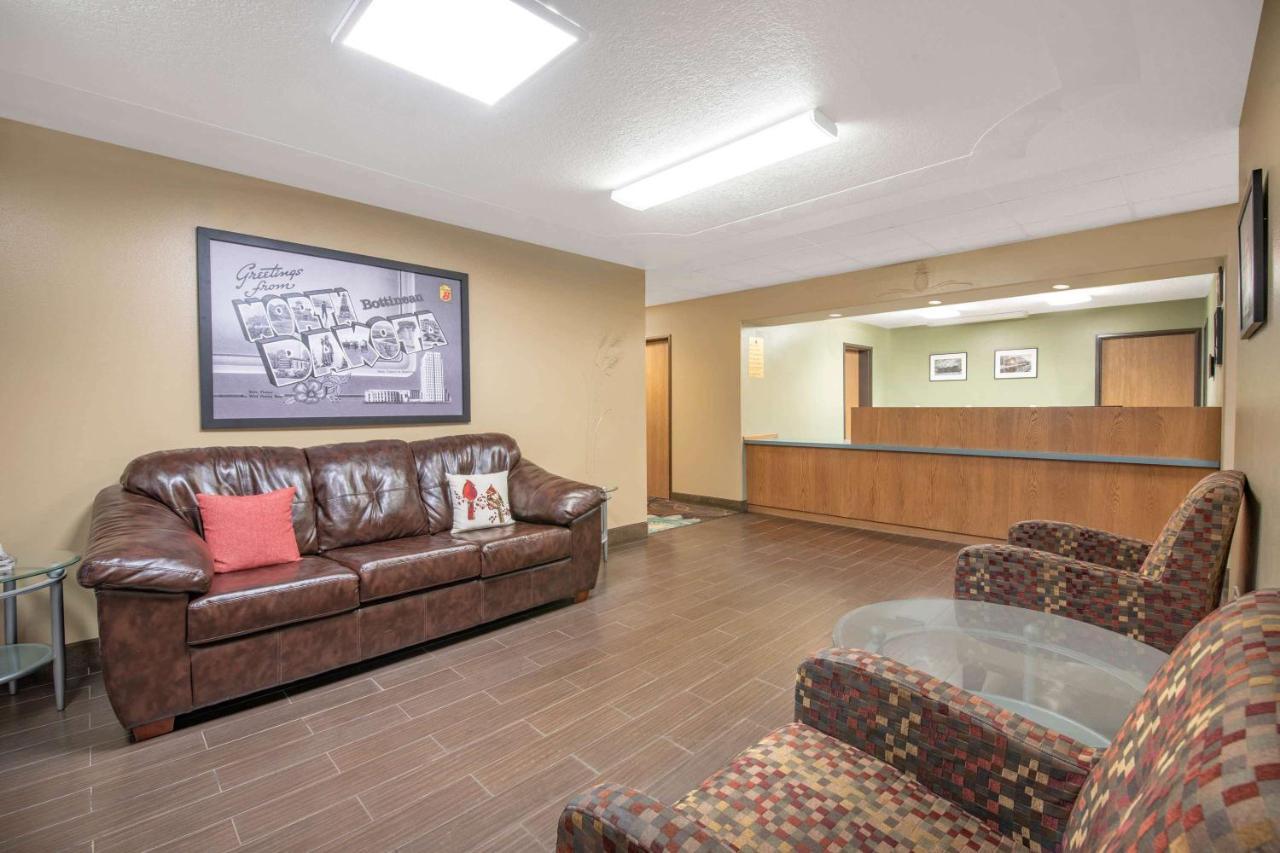 Four Seasons Inn Bottineau Extérieur photo