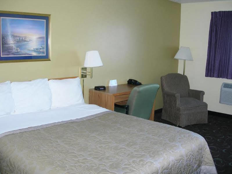 Four Seasons Inn Bottineau Extérieur photo